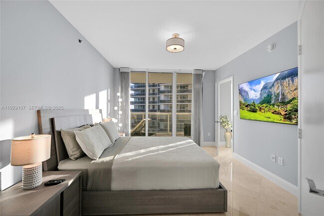 Building Photo - 1830 S Ocean Dr