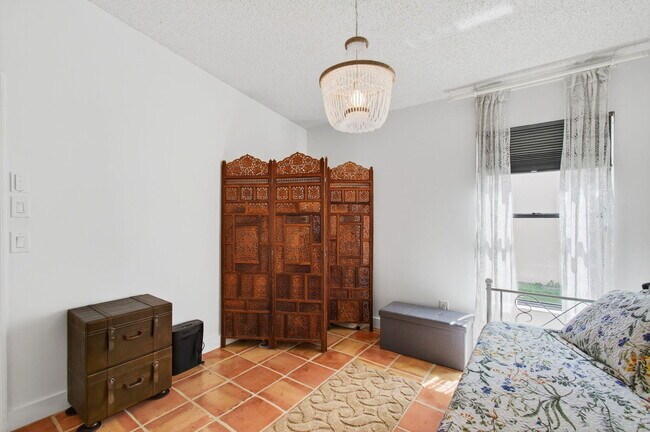 Building Photo - 10332 Islander Dr
