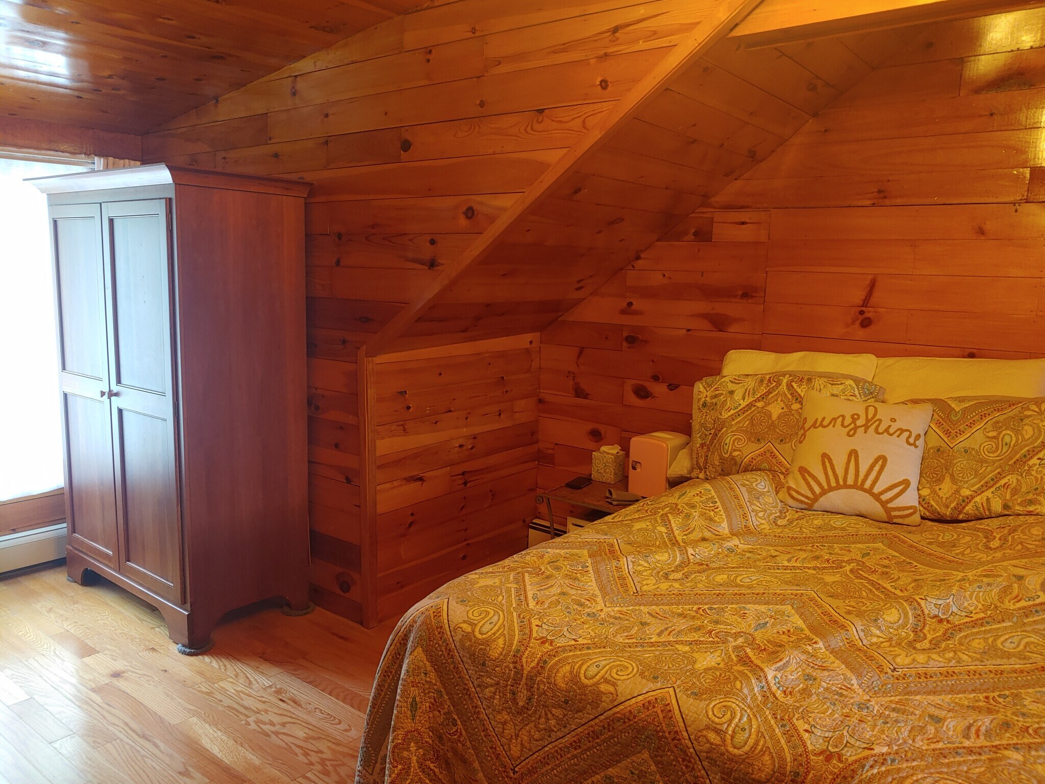 large bedroom fits king bed - 623 Old West Central St