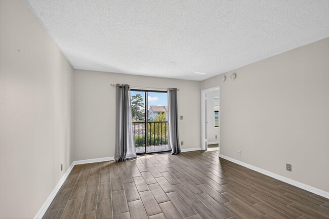 Building Photo - 7142 Golf Colony Ct