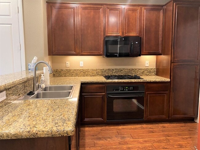 Building Photo - Beautiful townhome in Belleza at San Miguel Ranch