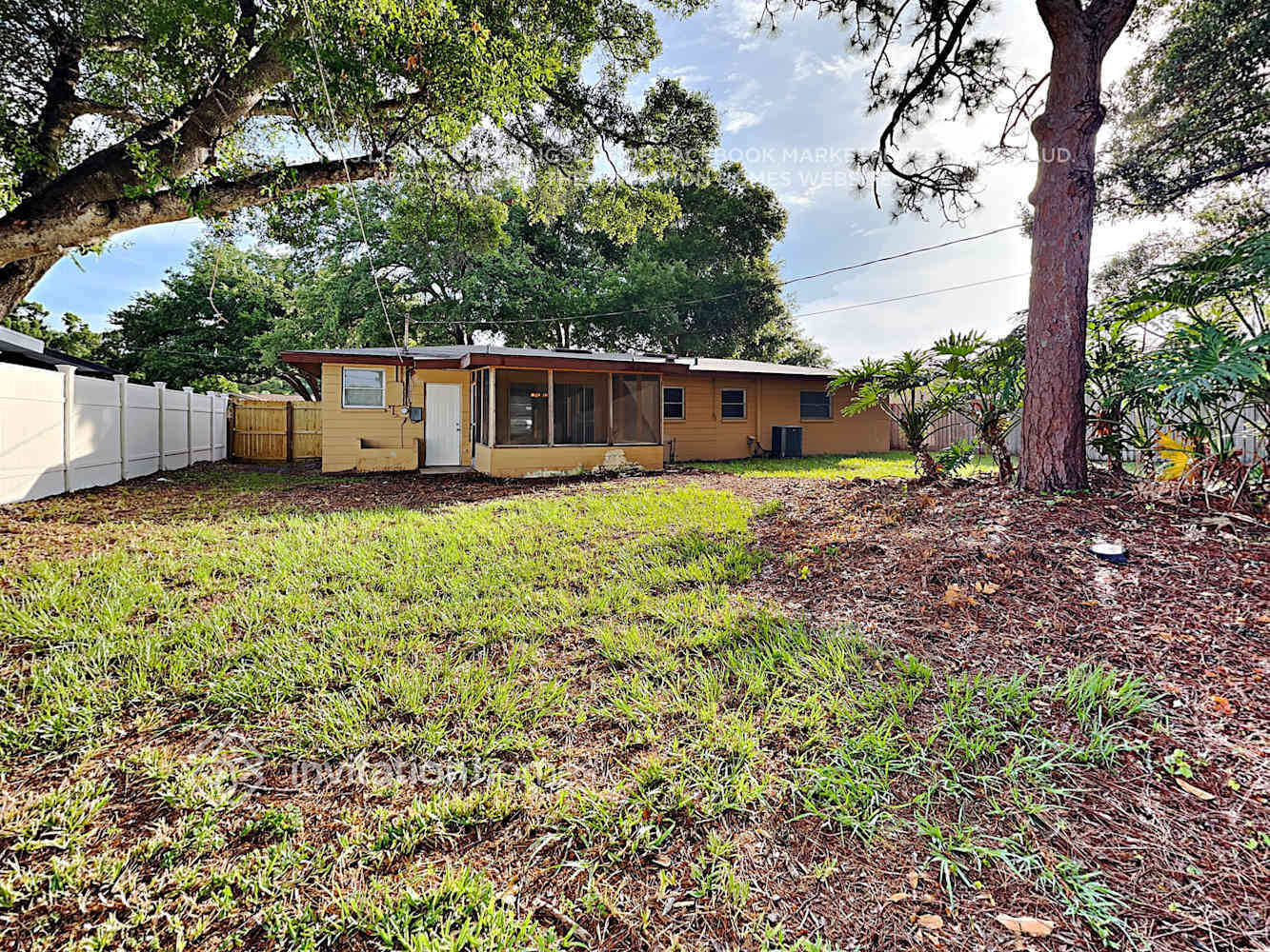 Building Photo - 8500 Jacaranda Ave