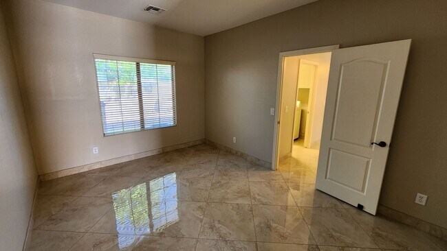 Building Photo - 4 Bedroom Home in the Kerby Estates Commun...
