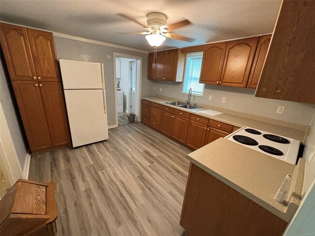Building Photo - 462 Warren Cir