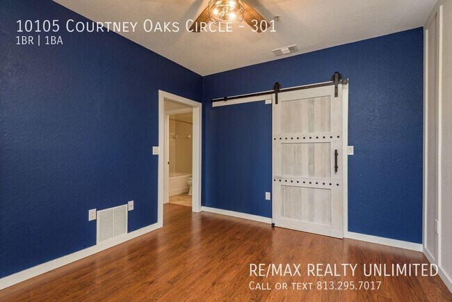 Building Photo - 10105 Courtney Oaks Cir