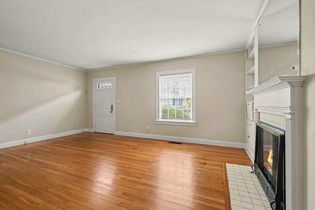 Building Photo - Great Emory Area Rental