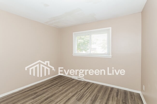 Building Photo - 5987 Sunridge Dr