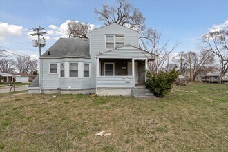 Building Photo - 22107/22109/22111 15 Mile Rd - T - Dubai 2...