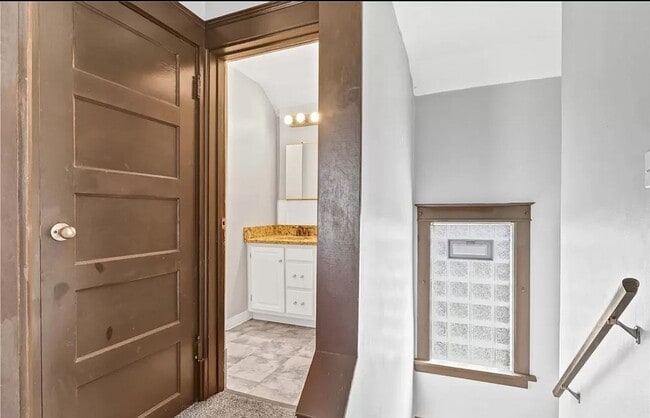 Building Photo - 3 Bedroom Home in Old Brooklyn