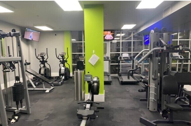 Building Photo - 1362 Scholarship