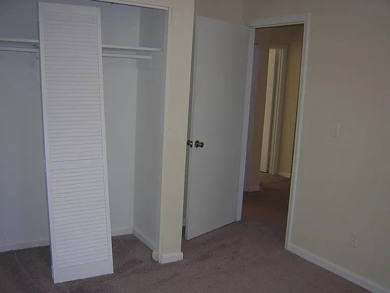 Building Photo - 2110 Kings Gate Cir