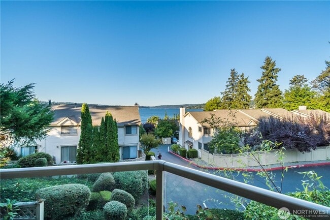 Building Photo - Lake Sammamish View Condo For Lease