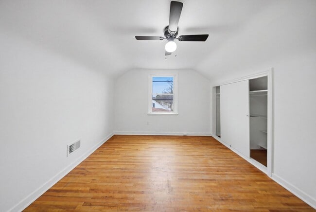 Building Photo - 1115 Kelly Ave