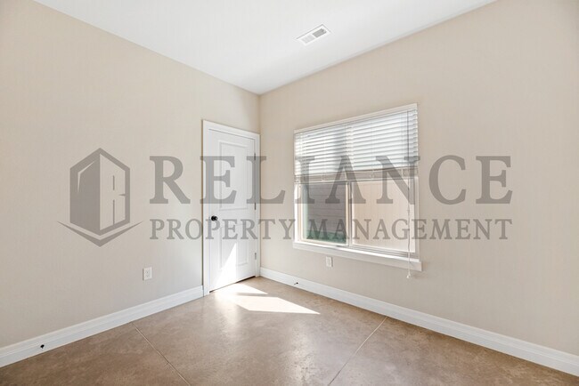 Building Photo - 3738 N Tyler Ct