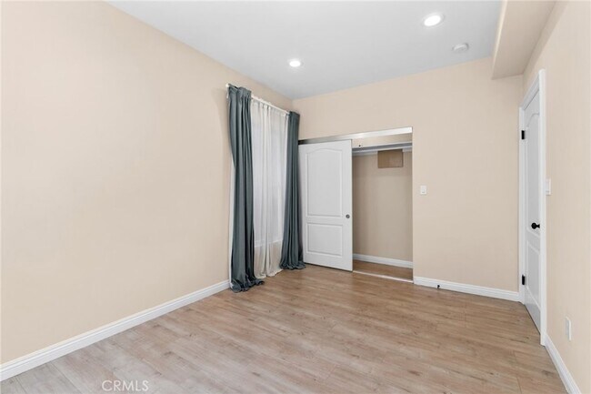 Building Photo - 221 N Raymond Ave