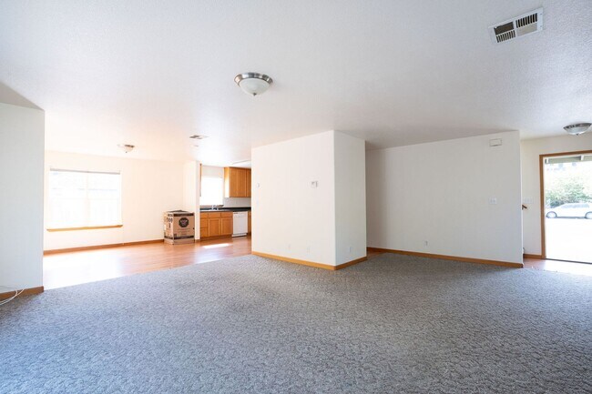 Building Photo - 2712 Meadow Creek Way