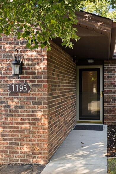 Building Photo - 1195 Weston Ln N