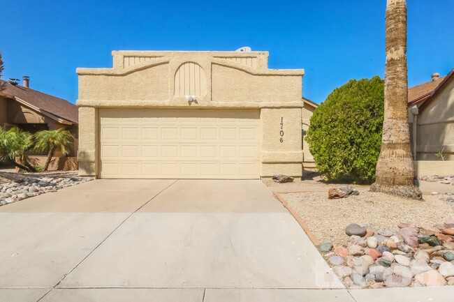 Building Photo - 1706 N Comanche Dr