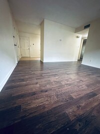 Building Photo - 3336 Pinewood Ave