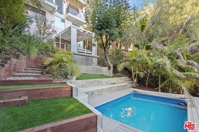 Building Photo - 4130 Parva Ave