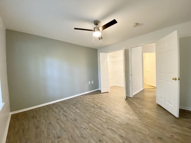 Building Photo - First Floor, One Bedroom Condo at the Reserve at Woodbridge.