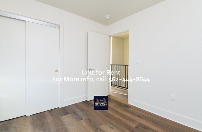 Building Photo - Townhome - 3 Bedrooms-2.0 Baths - Cudahy