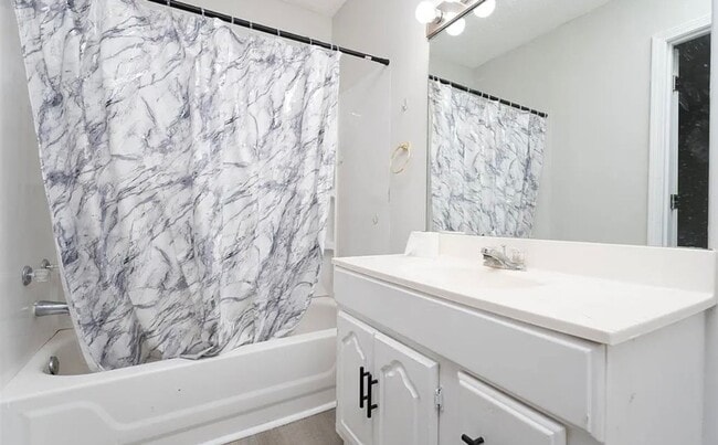 Building Photo - Charming 2-Bedroom Ranch Home with Large Backyard – Cozy & Remodeled!