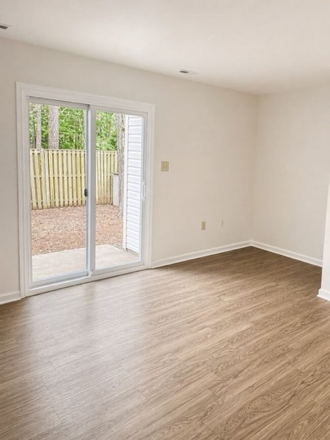 Building Photo - 45264 Woodstown Way