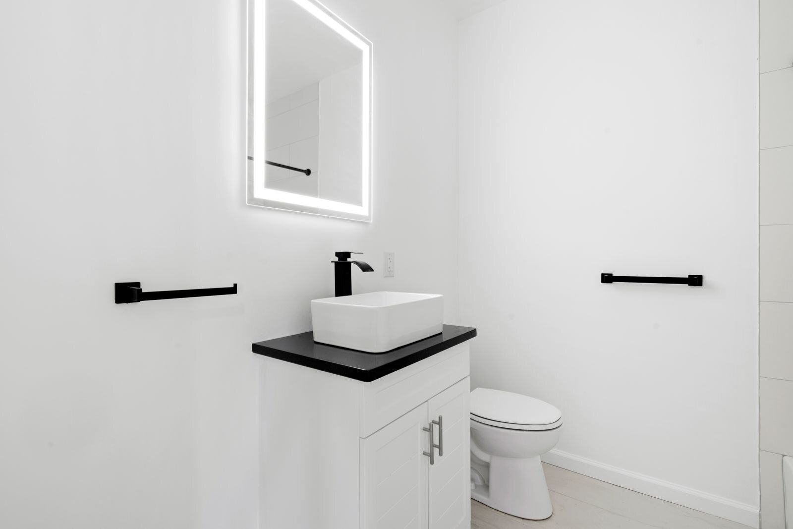 Building Photo - 4512 Lancaster Ave