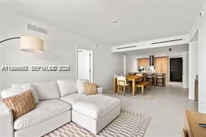 Building Photo - 9901 W Bay Harbor Dr