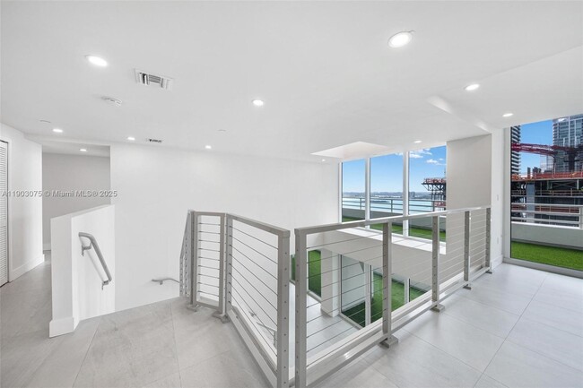 Building Photo - 555 NE 34th St