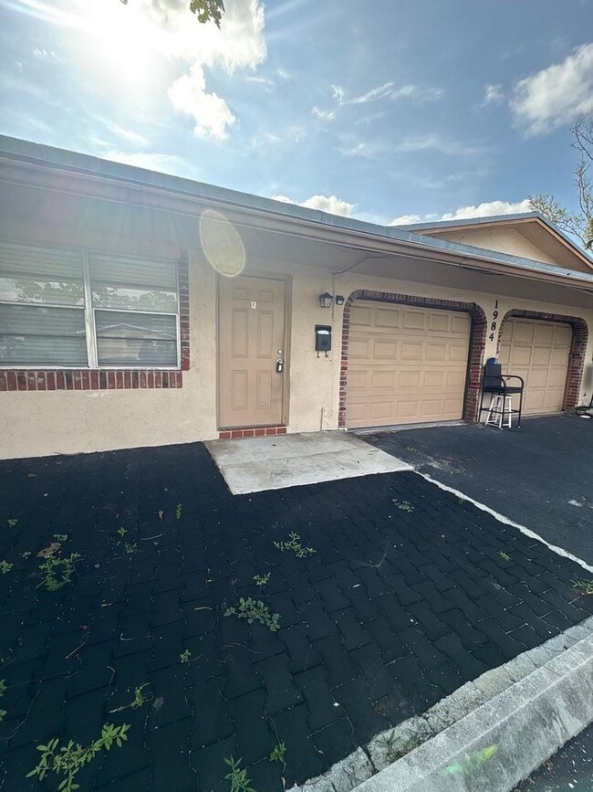 Building Photo - 2 BEDROOMS 1 BATHROOM IN AREA OF RIVERLAND