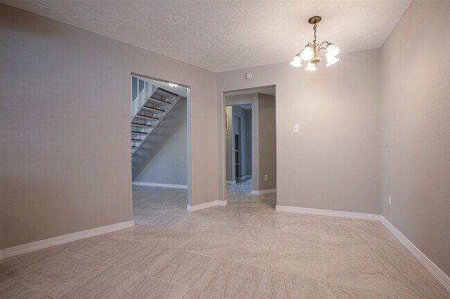 Building Photo - 16042 Bear Hill Dr