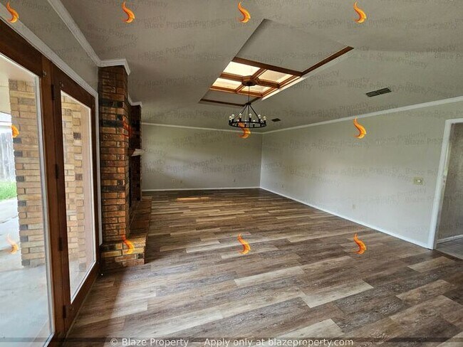 Building Photo - Now Leasing: Bright & Beautiful 3 Bed / 2 ...