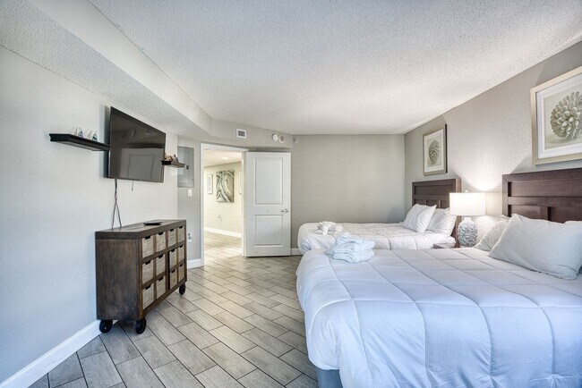 Building Photo - Oceanview Retreat at the Beach