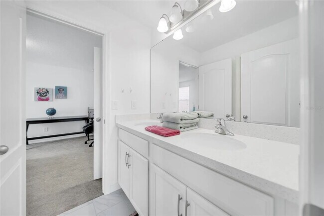 Building Photo - Stunning Fully Furnished 4 Bed Home with Resort-Style Community Amenities