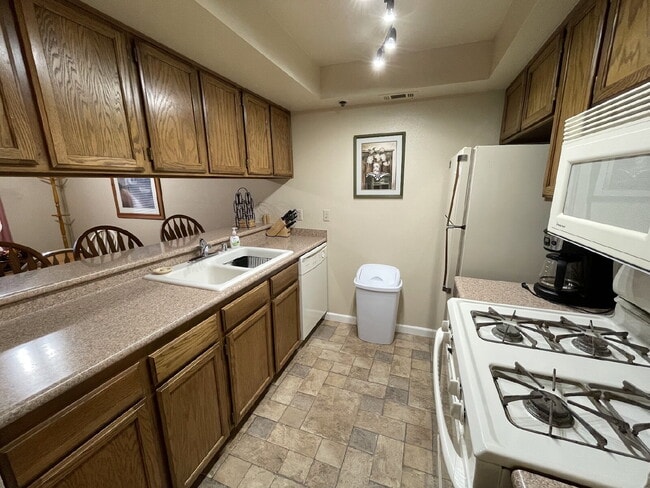 Building Photo - 759 Boulder Ct