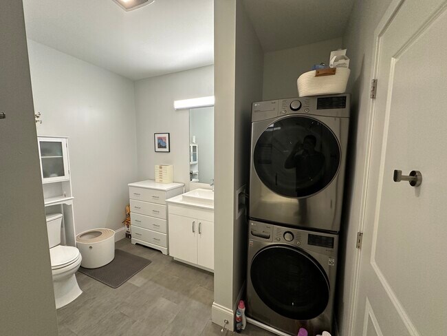 Building Photo - 205 Maverick St