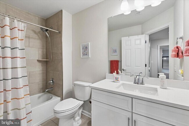 Building Photo - 619 America Dr