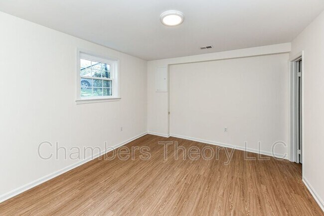 Building Photo - 5012 Sideburn Rd