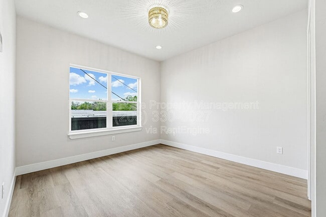 Building Photo - 4325 Greentrail