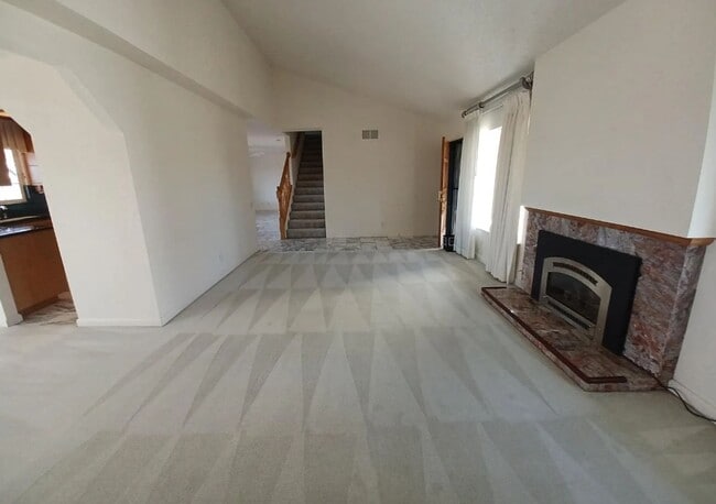 Building Photo - BEAUTIFUL TWO LEVEL 4BD/3BA HOME AVAILABLE IN NEWARK, CA !!!!!!