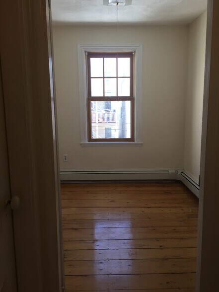 Building Photo - 239 Bennington St