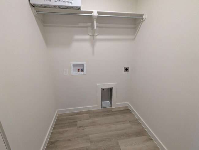 Building Photo - 2008 Cottonwood Ave