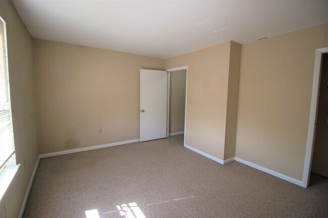 Building Photo - 1606 W Diamond St