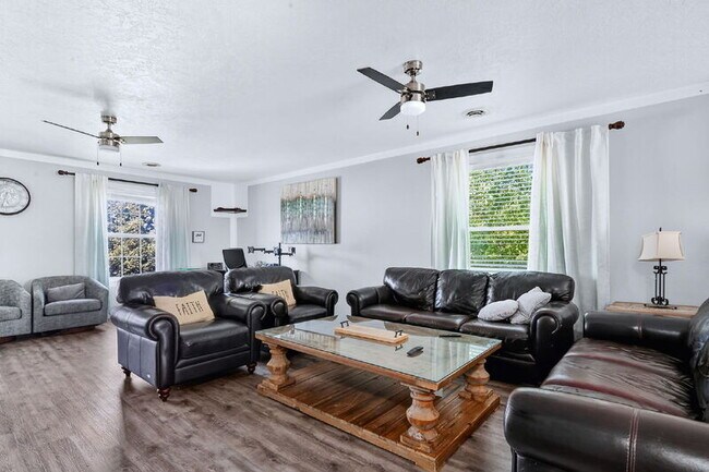 Building Photo - 1012 N Jullion Ave