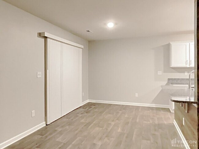 Building Photo - 533 Elmwood Pond Ct