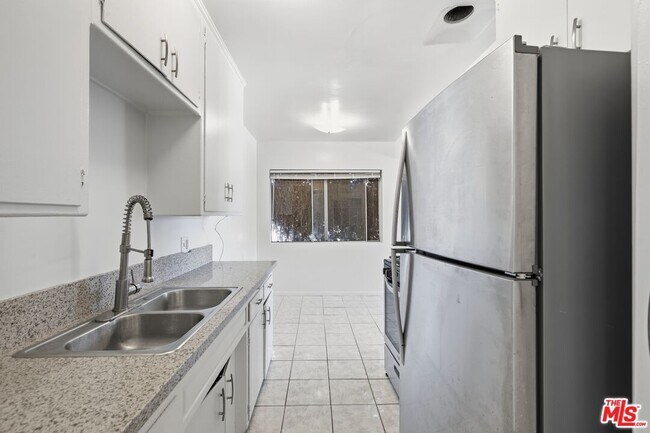 Building Photo - 2544 Thurman Ave.