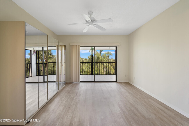 Building Photo - 6165 S Mirror Lake Dr