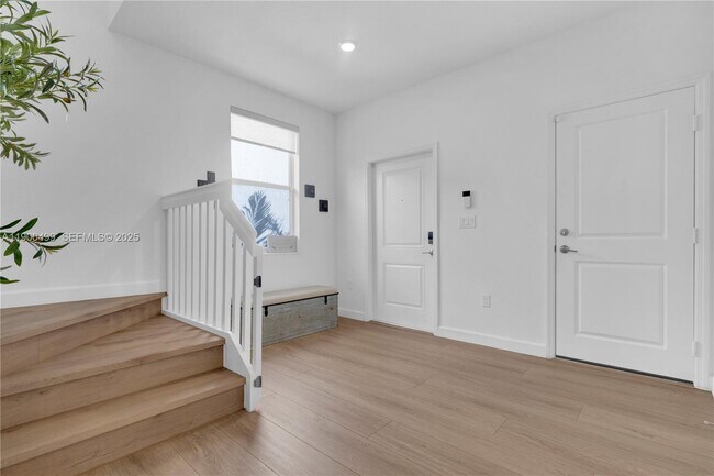 Building Photo - 2444 SE 24th Ave